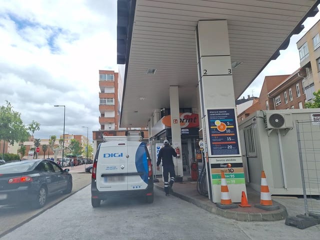 Nueveochotres